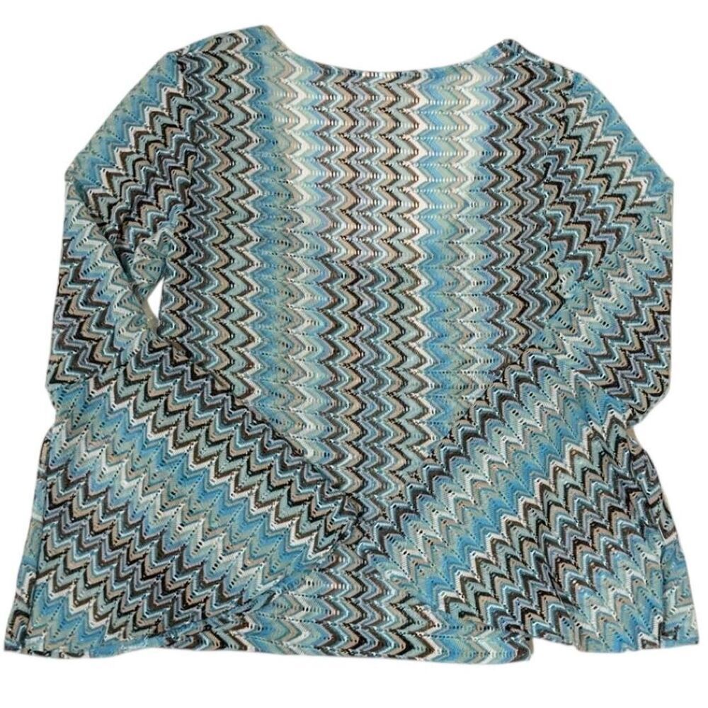 Alexa & Stella Blue and black chevron top with bell sleeves - Picture 2 of 3